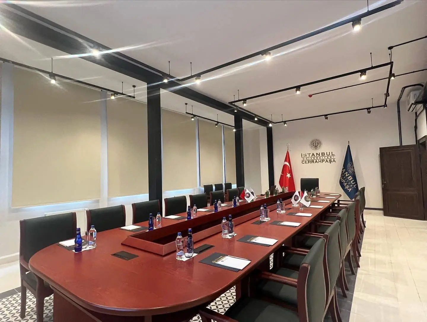 İstanbul Üniversitesi Cerrahpaşa toplantı salonu